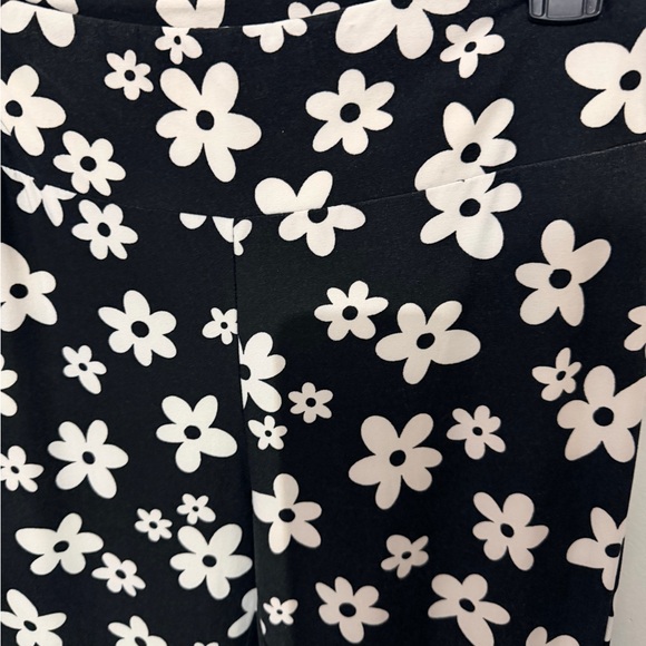 No Boundaries Black and White Floral Flare Bellbottoms Leggings - Picture 2 of 5
